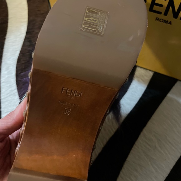 NWT Fendi Brown 👹 Clogs Size 8 🤎❤️💜 - Picture 8 of 8